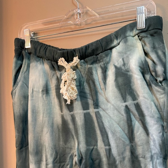 POL Tie Dye Boho Flare Leg Sweatpants New in Package - Picture 5 of 6